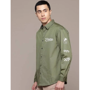 Men Slim Fit Solid Cut Away Collar Casual Shirt